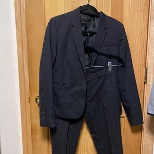 Banana republic women’s suit dark gray. Jacket size 2 / Pants size 0